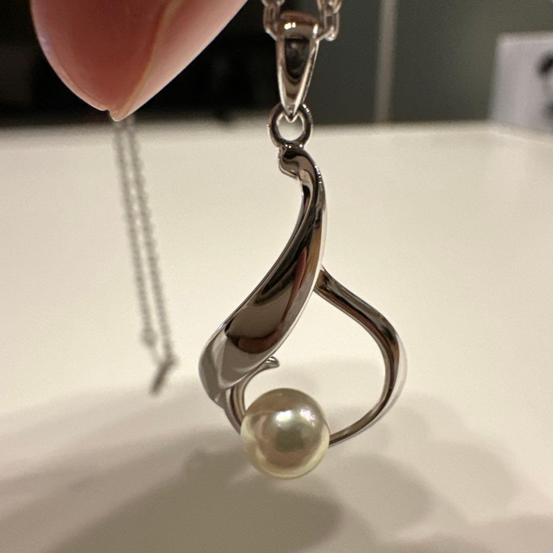 Mikimoto Pearl Necklace white pearls from 2024 with original box in pristine condition