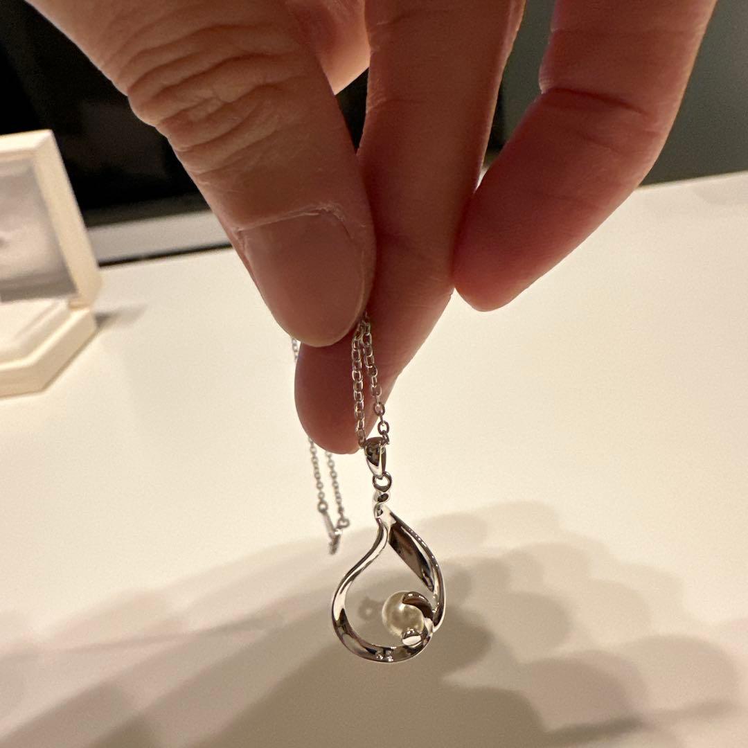 Mikimoto Pearl Necklace white pearls from 2024 with original box in pristine condition