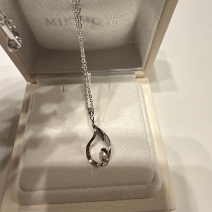 Mikimoto Pearl Necklace white pearls from 2024 with original box in pristine condition