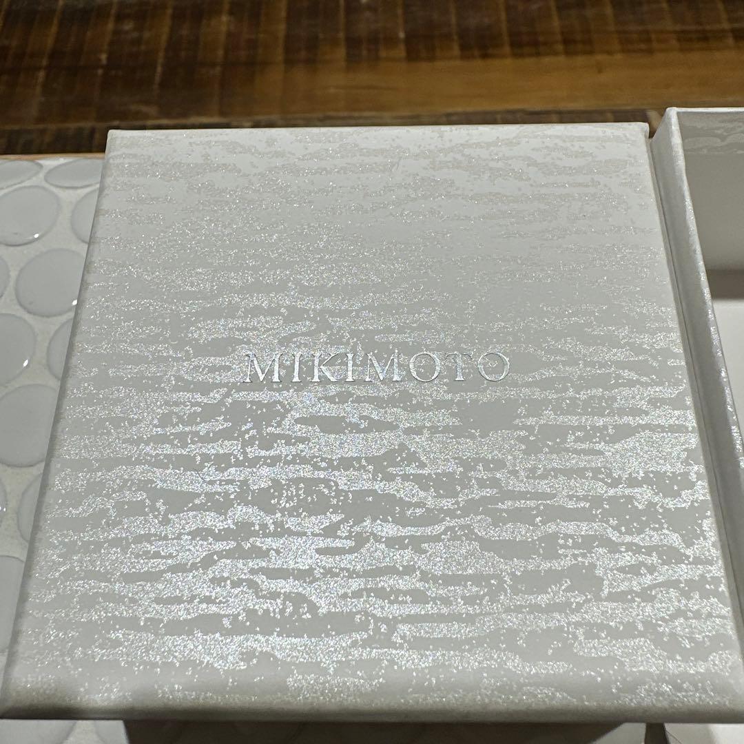 Mikimoto Pearl Necklace white pearls from 2024 with original box in pristine condition