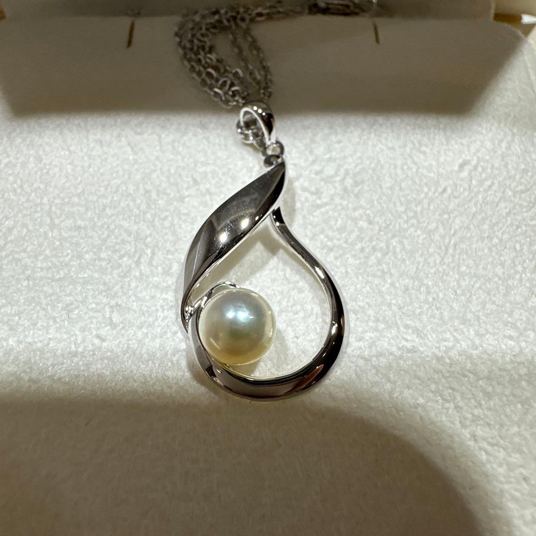 Mikimoto Pearl Necklace white pearls from 2024 with original box in pristine condition