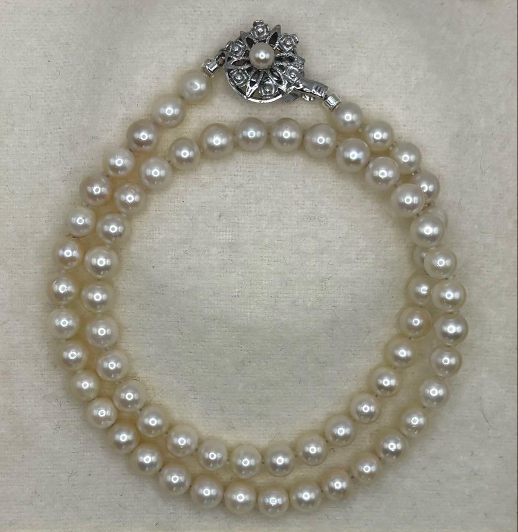 Elegant Akoya pearl necklace with 6 to 6.7 mm pearls measuring 45 cm in length