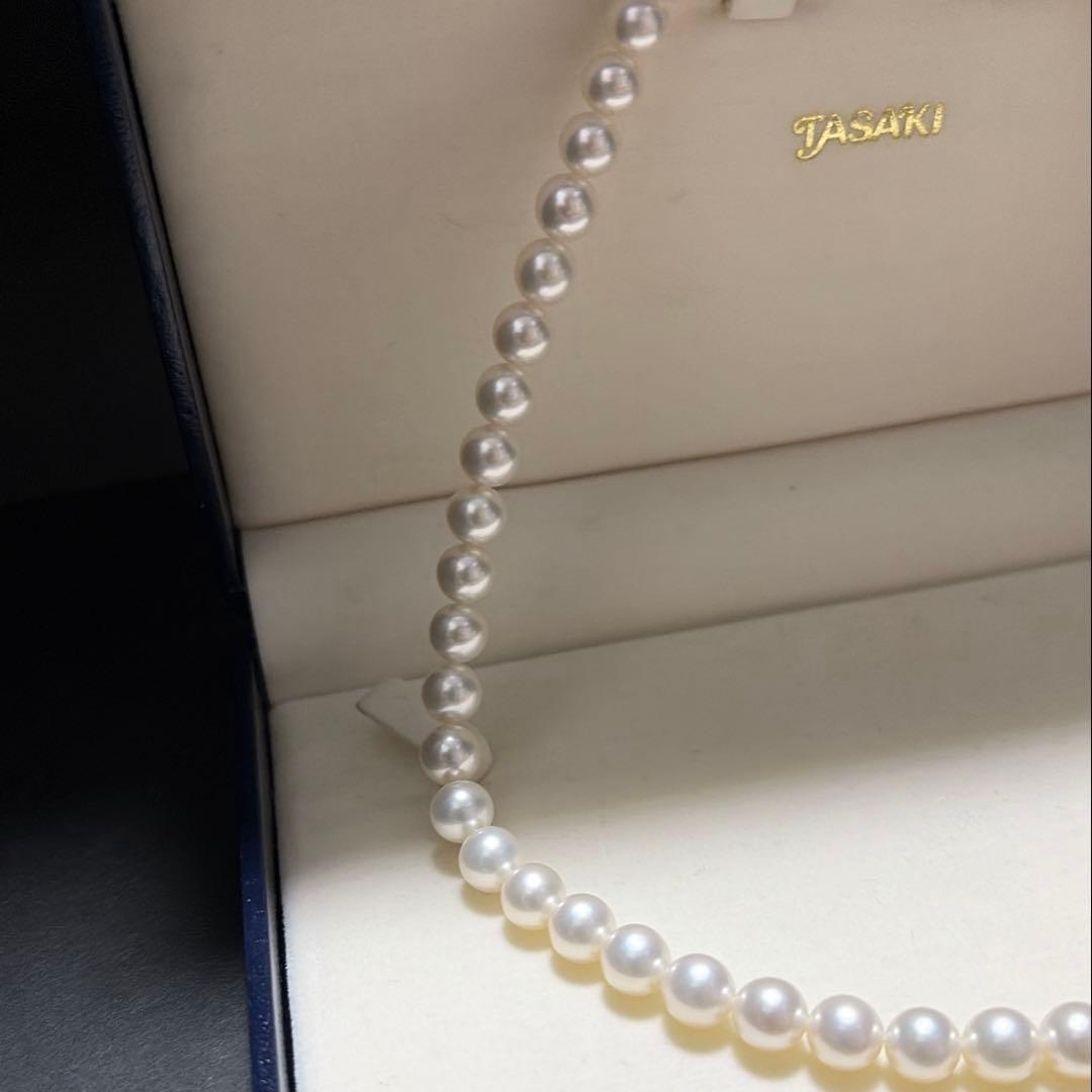 TASAKI Akoya Pearl Necklace featuring 7.5mm genuine pearls on a 42.5 cm ribbon chain with high luster