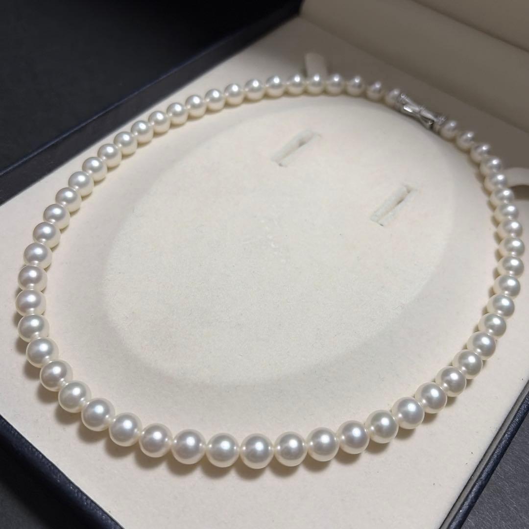 TASAKI Akoya Pearl Necklace featuring 7.5mm genuine pearls on a 42.5 cm ribbon chain with high luster