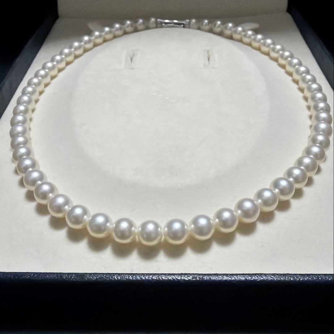 TASAKI Akoya Pearl Necklace featuring 7.5mm genuine pearls on a 42.5 cm ribbon chain with high luster