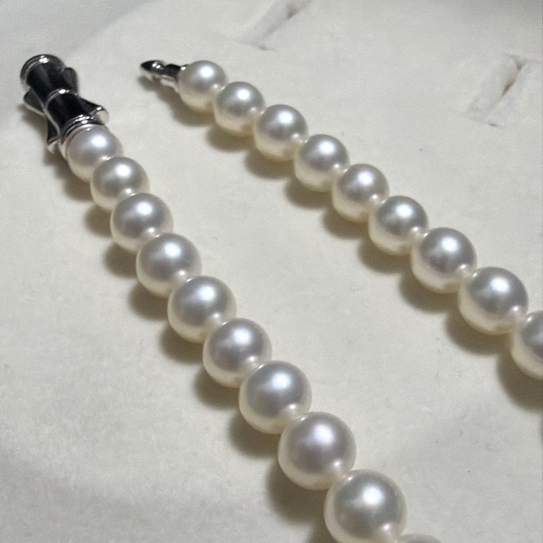 TASAKI Akoya Pearl Necklace featuring 7.5mm genuine pearls on a 42.5 cm ribbon chain with high luster