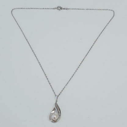 Mikimoto pearl necklace with 6mm pearls on a 40cm sterling silver chain
