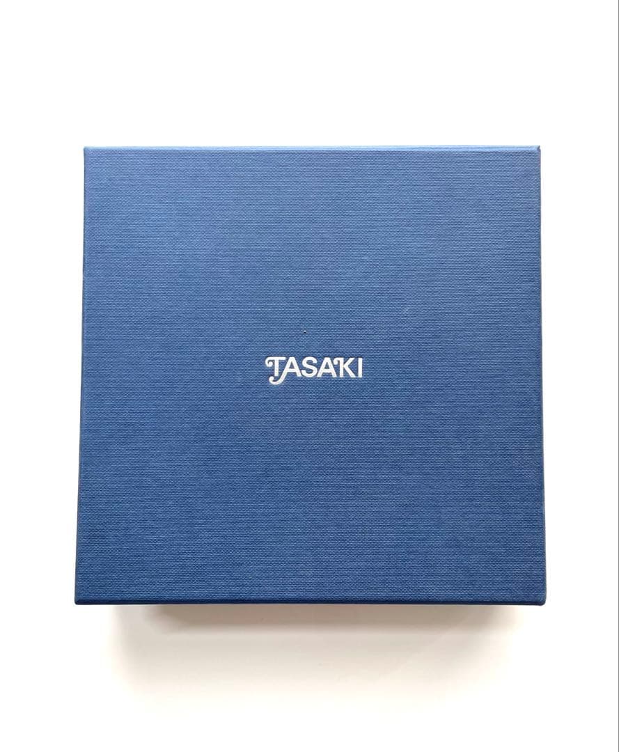 TASAKI pearl necklace in gold color with mother of pearl, displayed with box and guarantee
