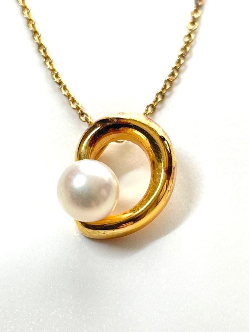 TASAKI pearl necklace in gold color with mother of pearl, displayed with box and guarantee