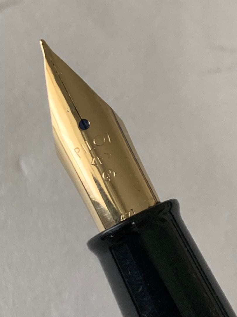Used Pilot Desk Pen 2-piece fountain pen set with slightly tarnished tip