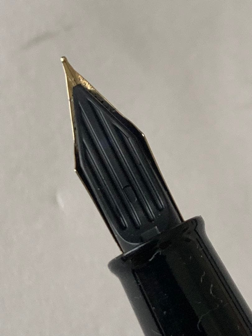 Used Pilot Desk Pen 2-piece fountain pen set with slightly tarnished tip