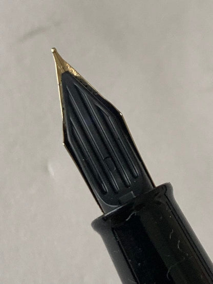 Used Pilot Desk Pen 2-piece fountain pen set with slightly tarnished tip