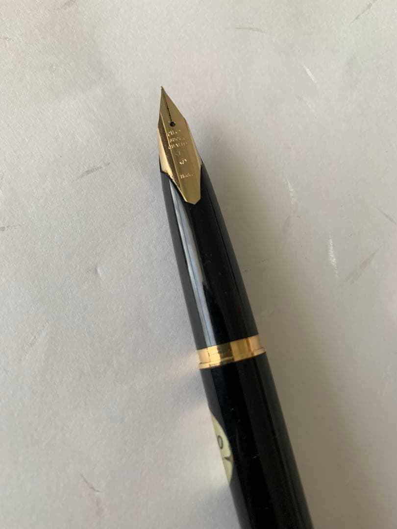 Used Pilot Desk Pen 2-piece fountain pen set with slightly tarnished tip
