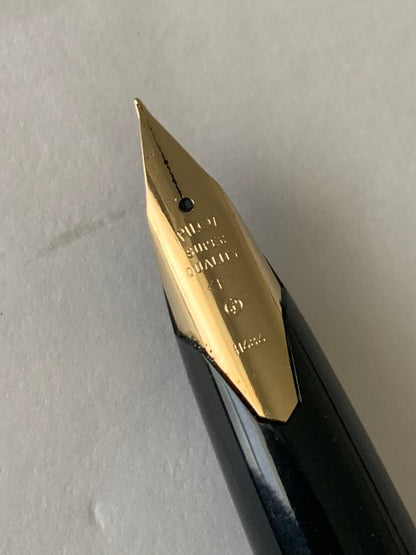 Used Pilot Desk Pen 2-piece fountain pen set with slightly tarnished tip