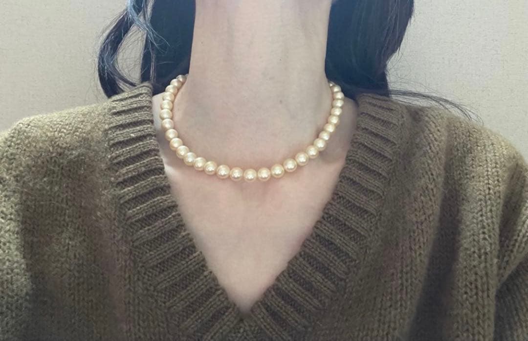 Pink pearl necklace with 9mm cowrie pearls in champagne gold color and silver clasp, 39cm length