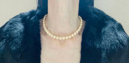 Pink pearl necklace with 9mm cowrie pearls in champagne gold color and silver clasp, 39cm length