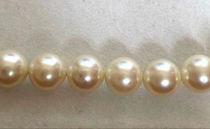 Pink pearl necklace with 9mm cowrie pearls in champagne gold color and silver clasp, 39cm length
