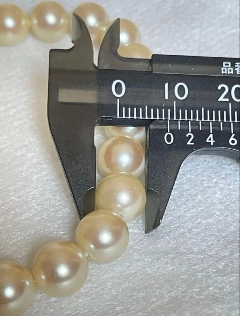 Pink pearl necklace with 9mm cowrie pearls in champagne gold color and silver clasp, 39cm length