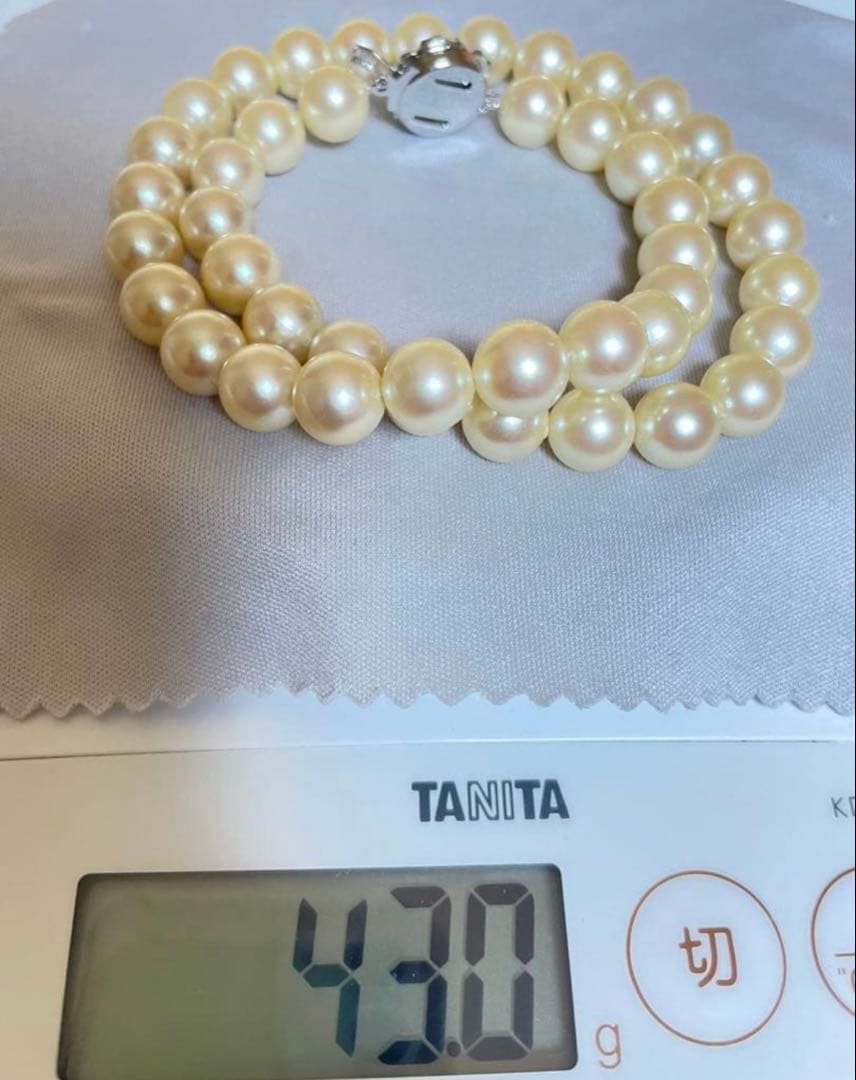 Pink pearl necklace with 9mm cowrie pearls in champagne gold color and silver clasp, 39cm length