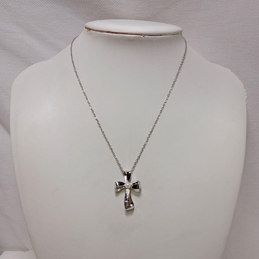 MIKIMOTO Silver Akoya Pearl Cross Necklace with 39.5 cm silver chain and elegant pearl pendant