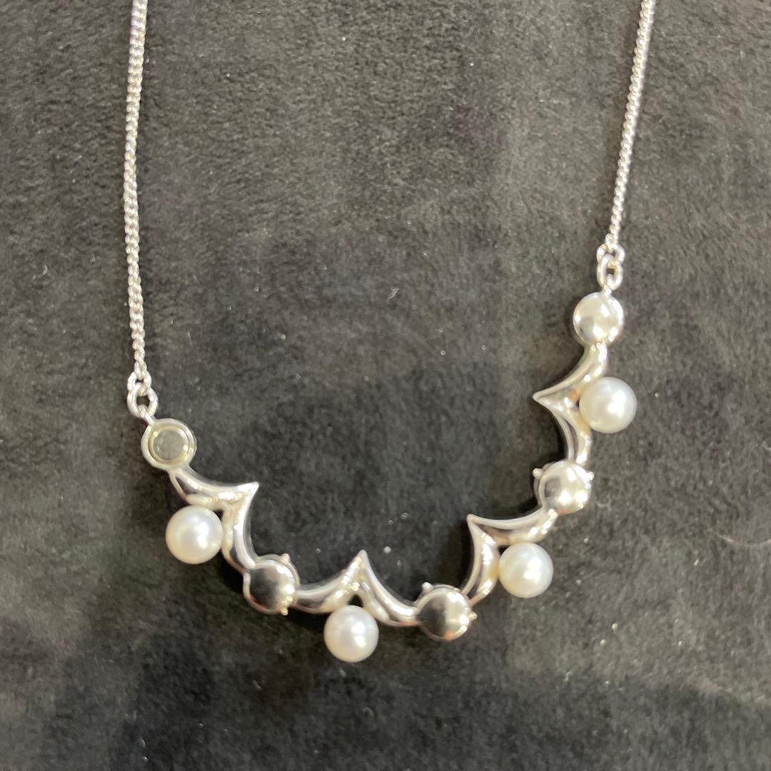 Silver pearl necklace with 200 mm length and delicate design displayed on white background