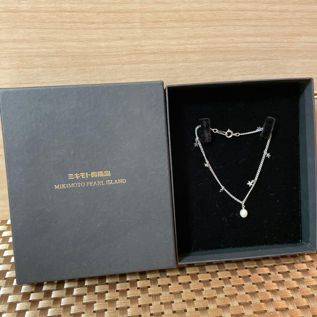 Mikimoto Pearl Island Necklace and Bracelet Set with 4mm and 5mm pearls on display
