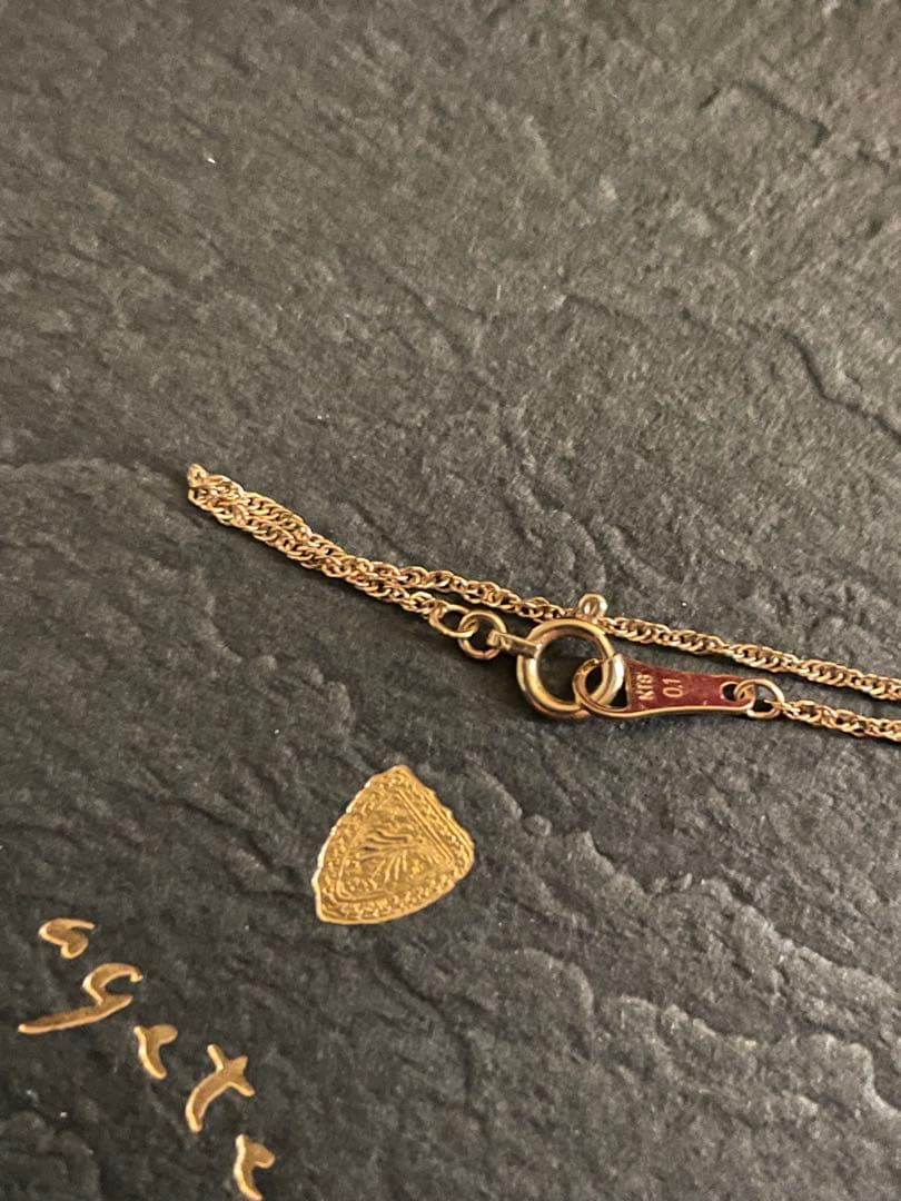 agete K18 gold necklace with 0.1 carat diamond pendant and 40 cm chain on white background