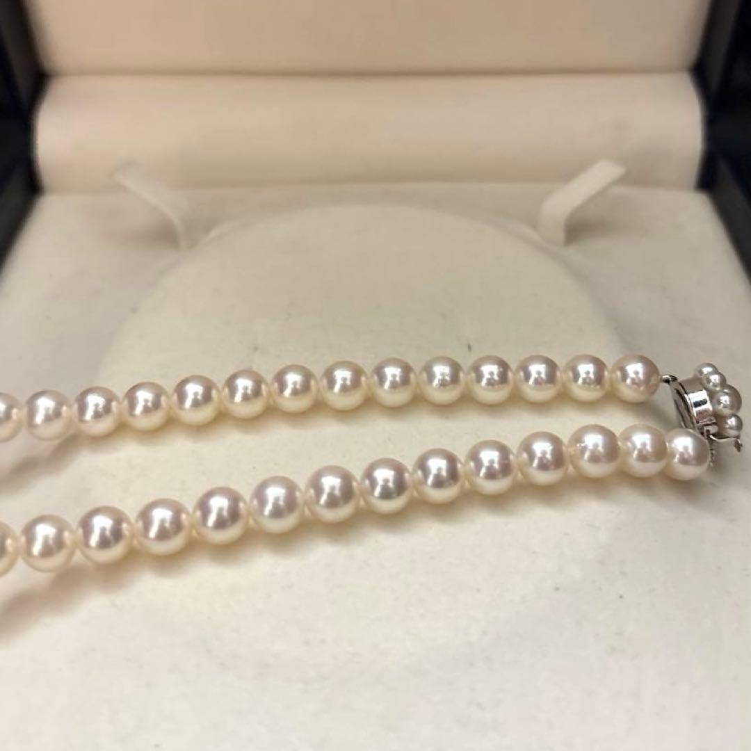 K14WG Aurora Interference Color Akoya Pearl Necklace with 7.5mm white saltwater pearls by TASAKI