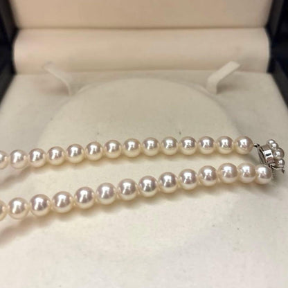 K14WG Aurora Interference Color Akoya Pearl Necklace with 7.5mm white saltwater pearls by TASAKI