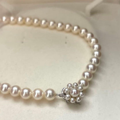 K14WG Aurora Interference Color Akoya Pearl Necklace with 7.5mm white saltwater pearls by TASAKI