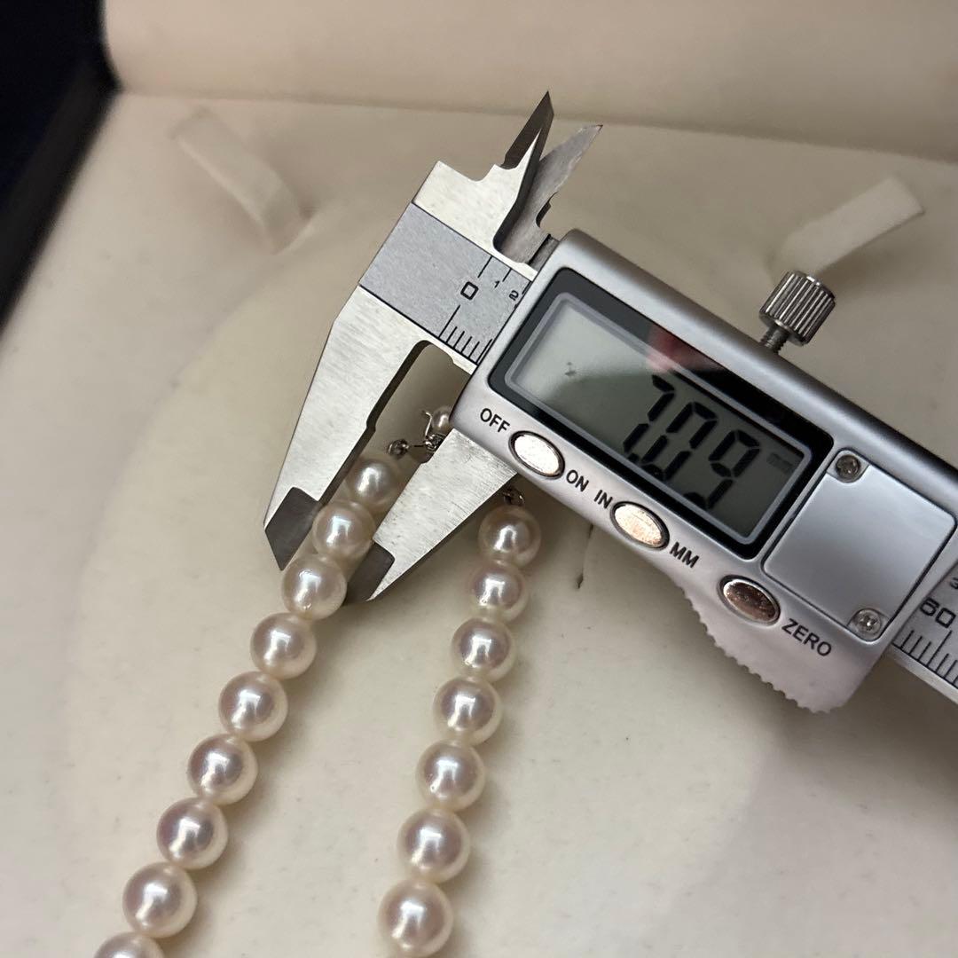 K14WG Aurora Interference Color Akoya Pearl Necklace with 7.5mm white saltwater pearls by TASAKI