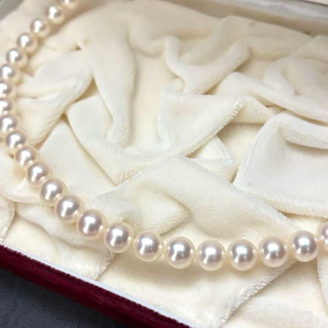 K14WG Aurora Interference Color Akoya Pearl Necklace with 7.5mm white saltwater pearls by TASAKI
