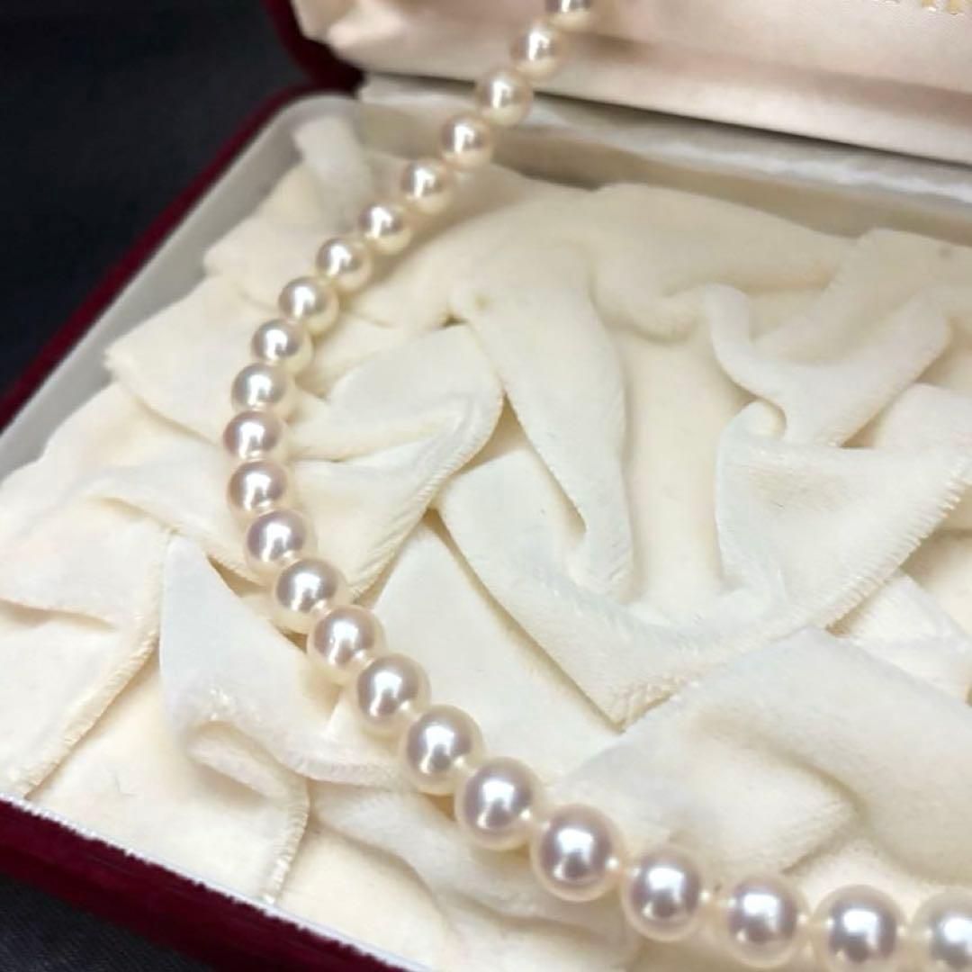K14WG Aurora Interference Color Akoya Pearl Necklace with 7.5mm white saltwater pearls by TASAKI