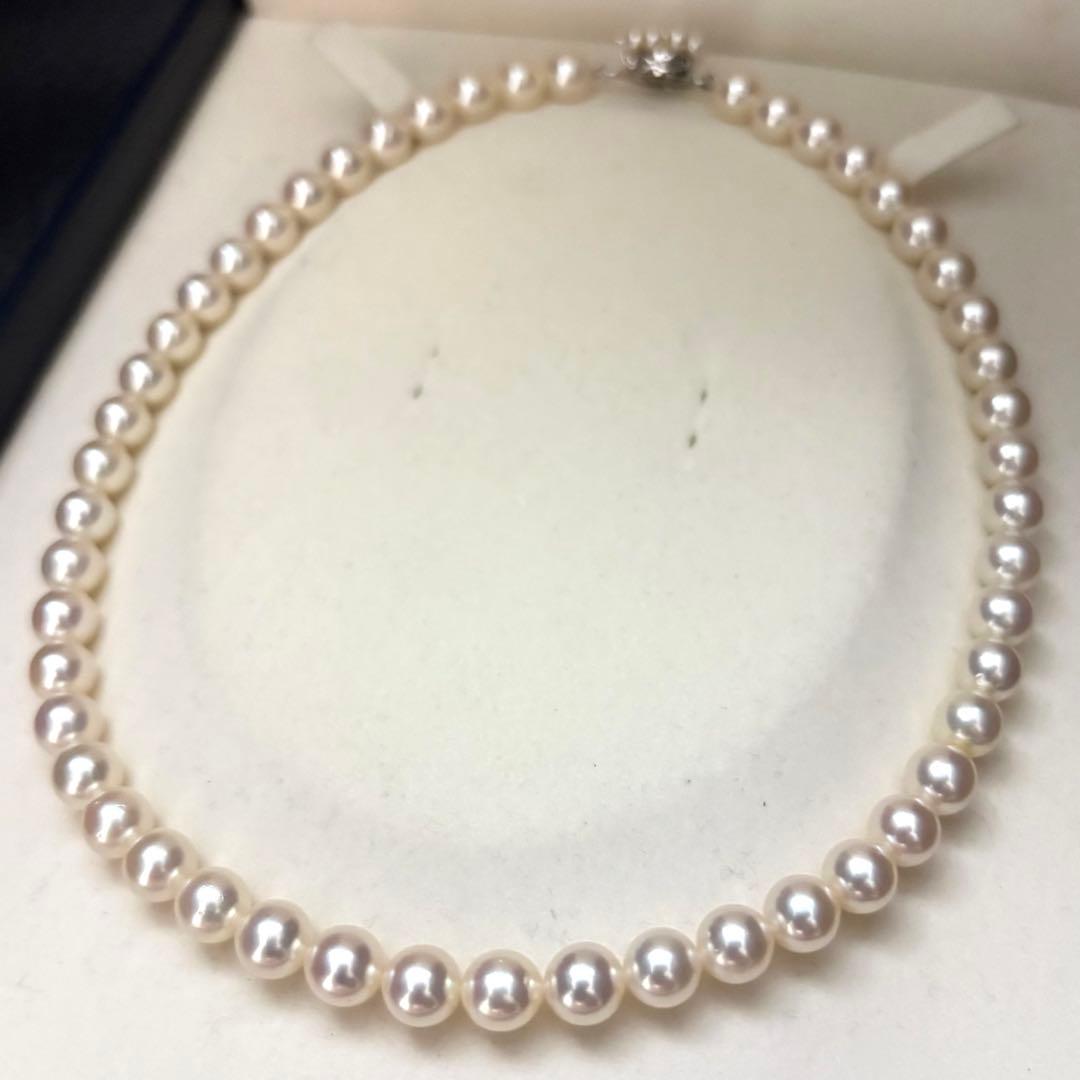 K14WG Aurora Interference Color Akoya Pearl Necklace with 7.5mm white saltwater pearls by TASAKI