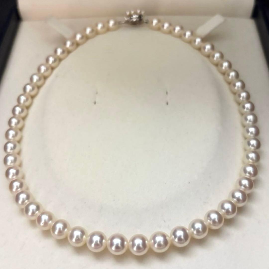 K14WG Aurora Interference Color Akoya Pearl Necklace with 7.5mm white saltwater pearls by TASAKI