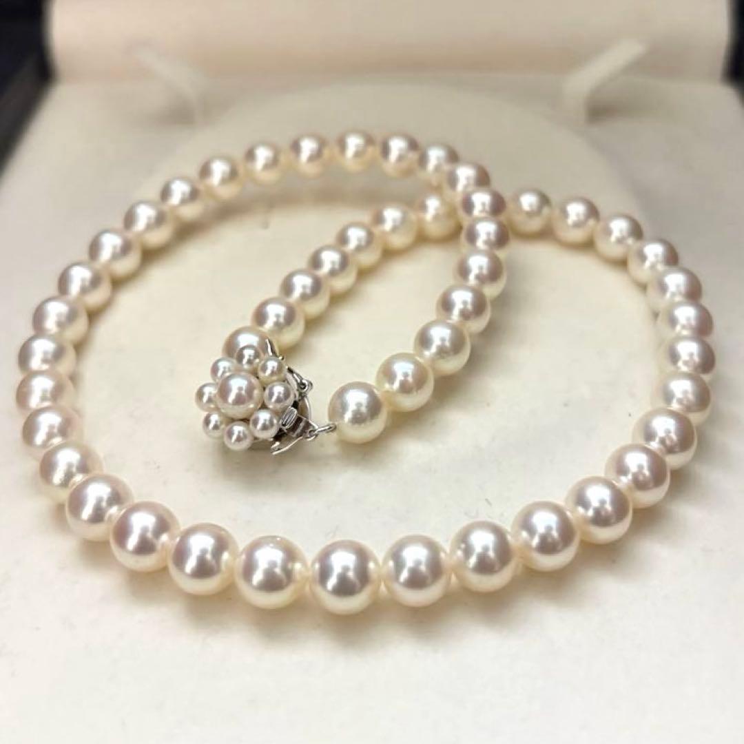 K14WG Aurora Interference Color Akoya Pearl Necklace with 7.5mm white saltwater pearls by TASAKI