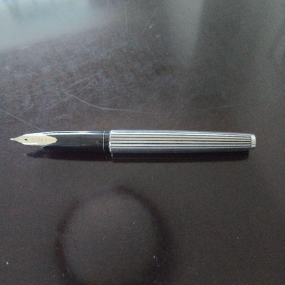 Vintage PILOT 88 fountain pen in silver metal with medium (M) nib size