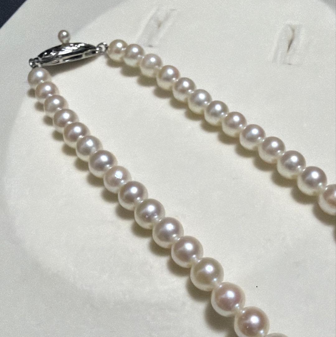 Tasaki Akoya pearl long necklace with 5.5-6mm pearls measuring 109 cm in length