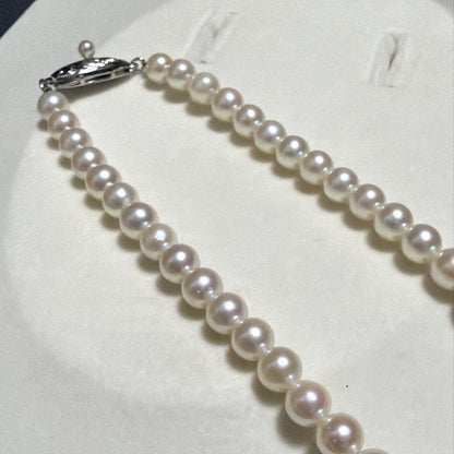 Tasaki Akoya pearl long necklace with 5.5-6mm pearls measuring 109 cm in length