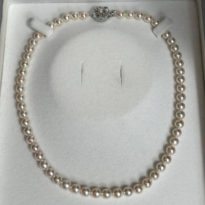 Teriyaki Akoya pearl necklace 7mm pearls on silver chain measuring 43.5cm