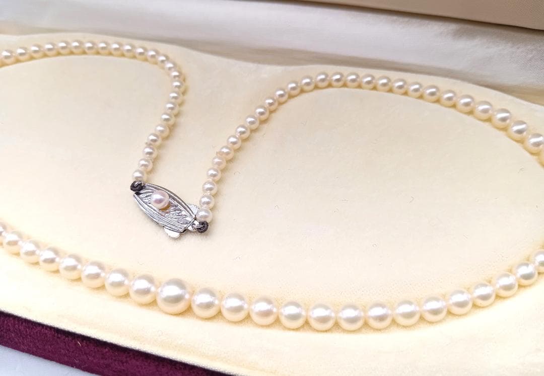 Mikimoto Akoya pearl gradient necklace with pearls ranging 3 to 7 mm displayed with velour case