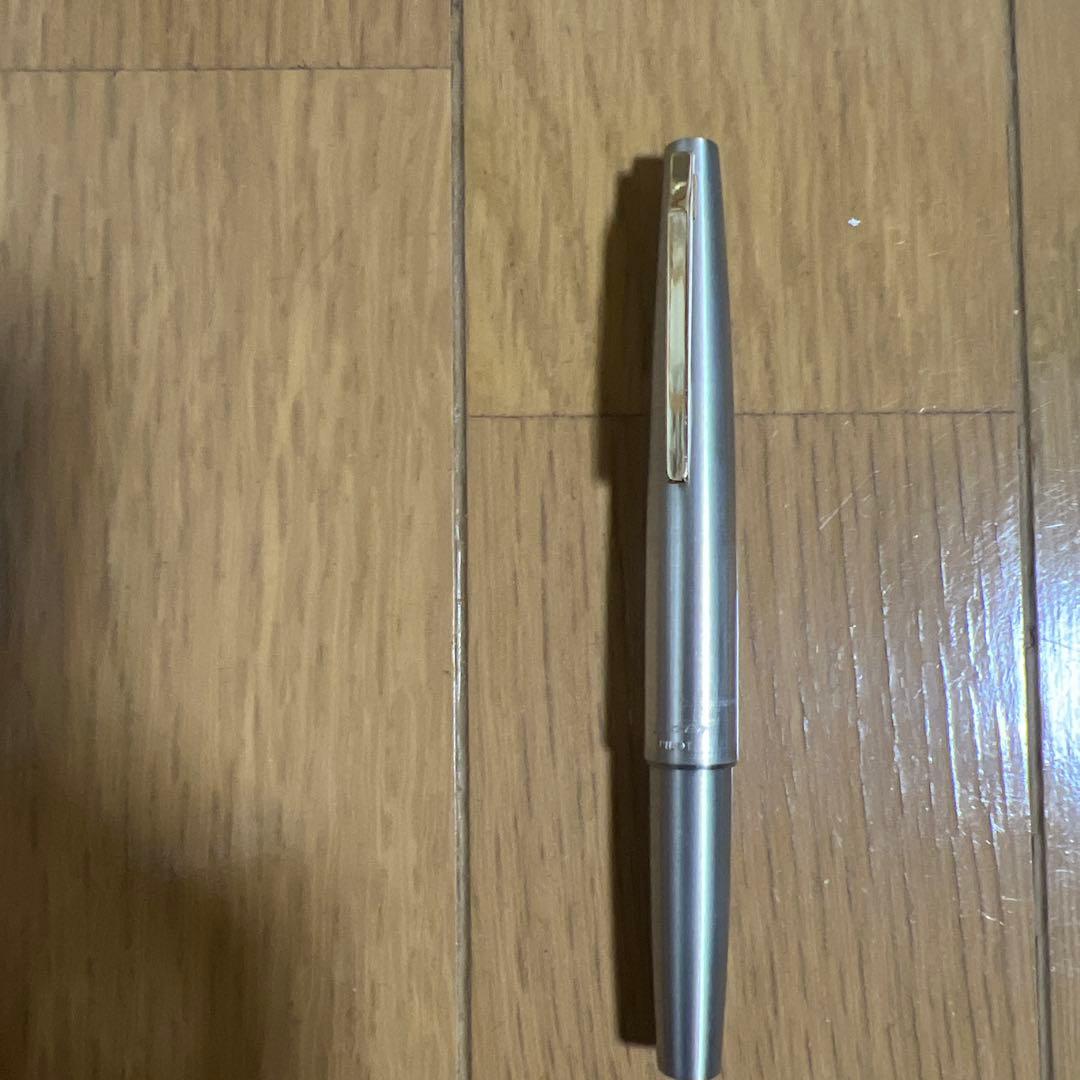 PILOT gakuen silver fountain pen made of metal with sleek silver finish from Japan