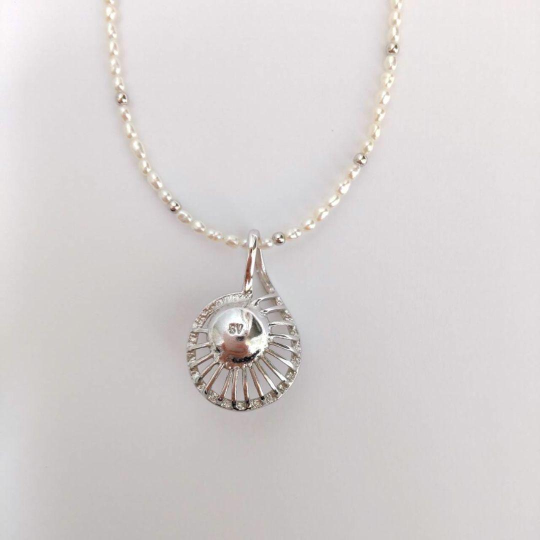 Akoya and Freshwater Pearl Necklace featuring 8.5-9 mm pearls on a 41.5 cm plus 5 cm chain