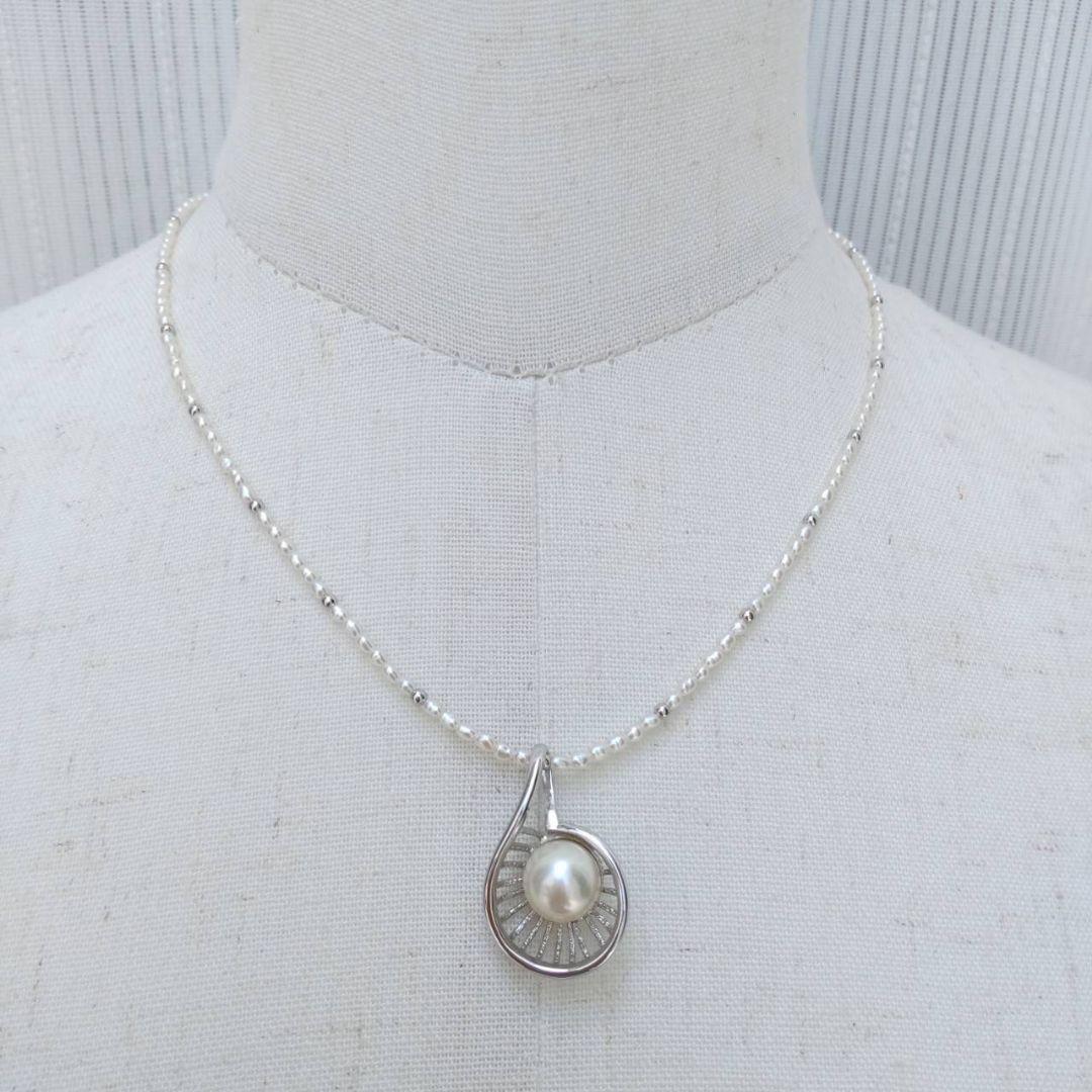 Akoya and Freshwater Pearl Necklace featuring 8.5-9 mm pearls on a 41.5 cm plus 5 cm chain