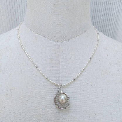 Akoya and Freshwater Pearl Necklace featuring 8.5-9 mm pearls on a 41.5 cm plus 5 cm chain