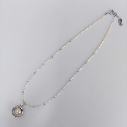 Akoya and Freshwater Pearl Necklace featuring 8.5-9 mm pearls on a 41.5 cm plus 5 cm chain