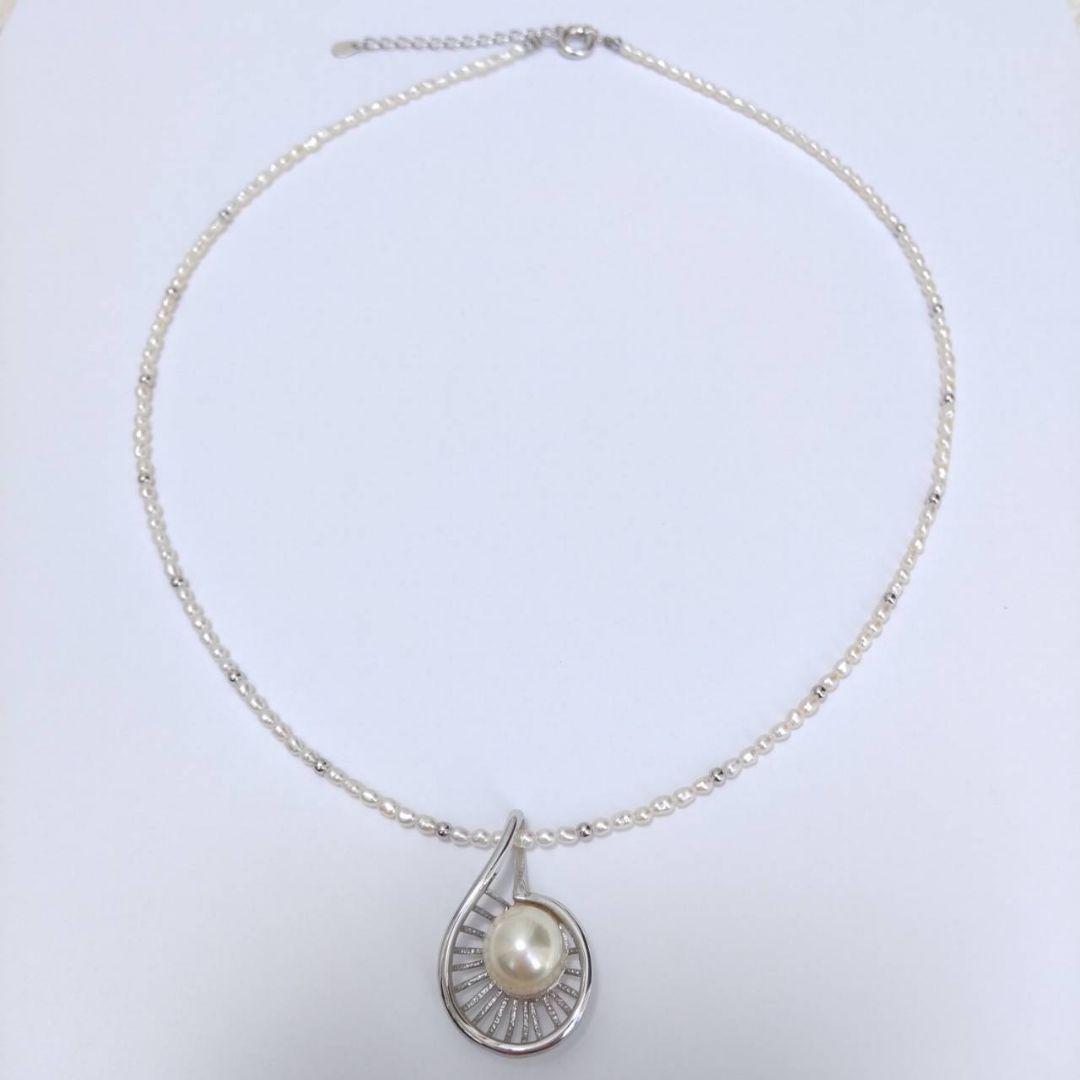 Akoya and Freshwater Pearl Necklace featuring 8.5-9 mm pearls on a 41.5 cm plus 5 cm chain
