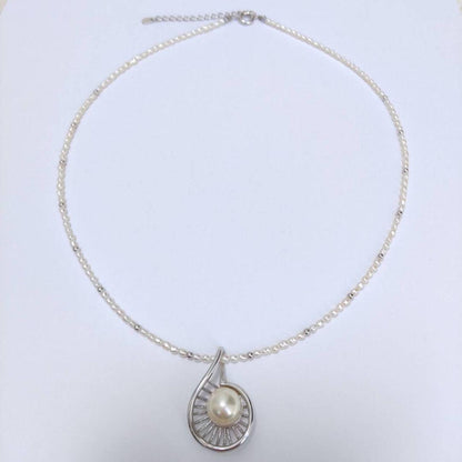 Akoya and Freshwater Pearl Necklace featuring 8.5-9 mm pearls on a 41.5 cm plus 5 cm chain