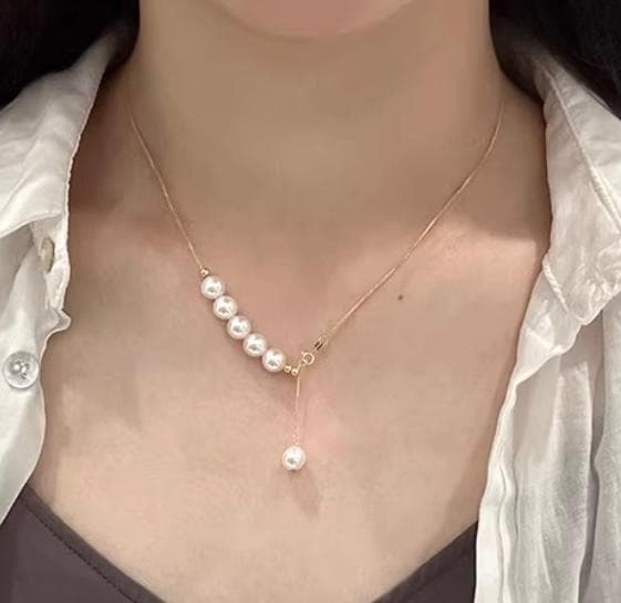 K18YG yellow gold necklace with 6-7mm Akoya pearls and Y-shaped 2Way Chopin chain on white background