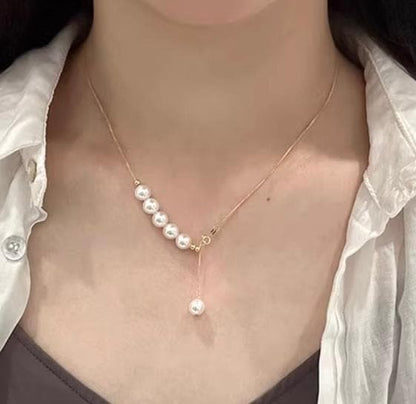 K18YG yellow gold necklace with 6-7mm Akoya pearls and Y-shaped 2Way Chopin chain on white background